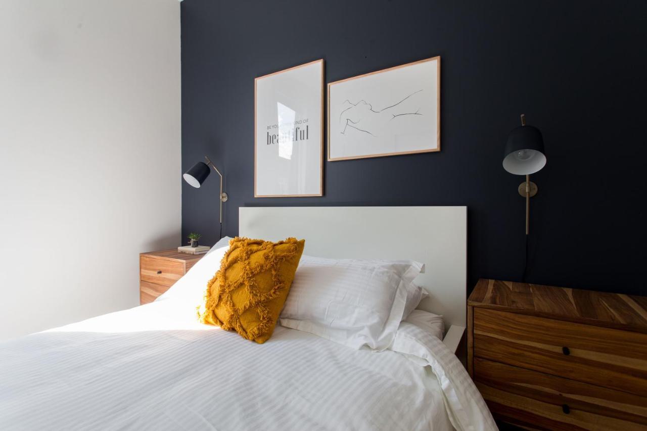 Appartement Huge & Swanky By Atwater Market By Den Stays Montréal