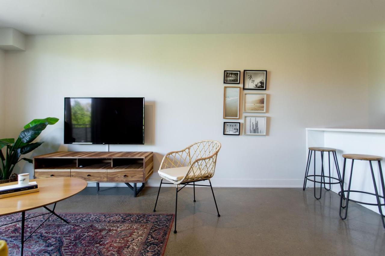 Huge & Swanky By Atwater Market By Den Stays * Montréal